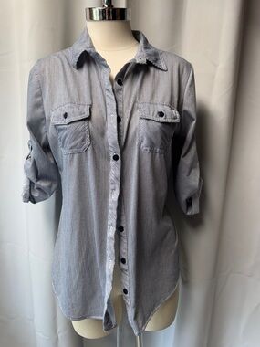 Eden & Olivia ladies size M blouse
Blue striped in color